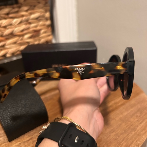 Prada black and tortoise shell round sunglasses - Picture 5 of 10